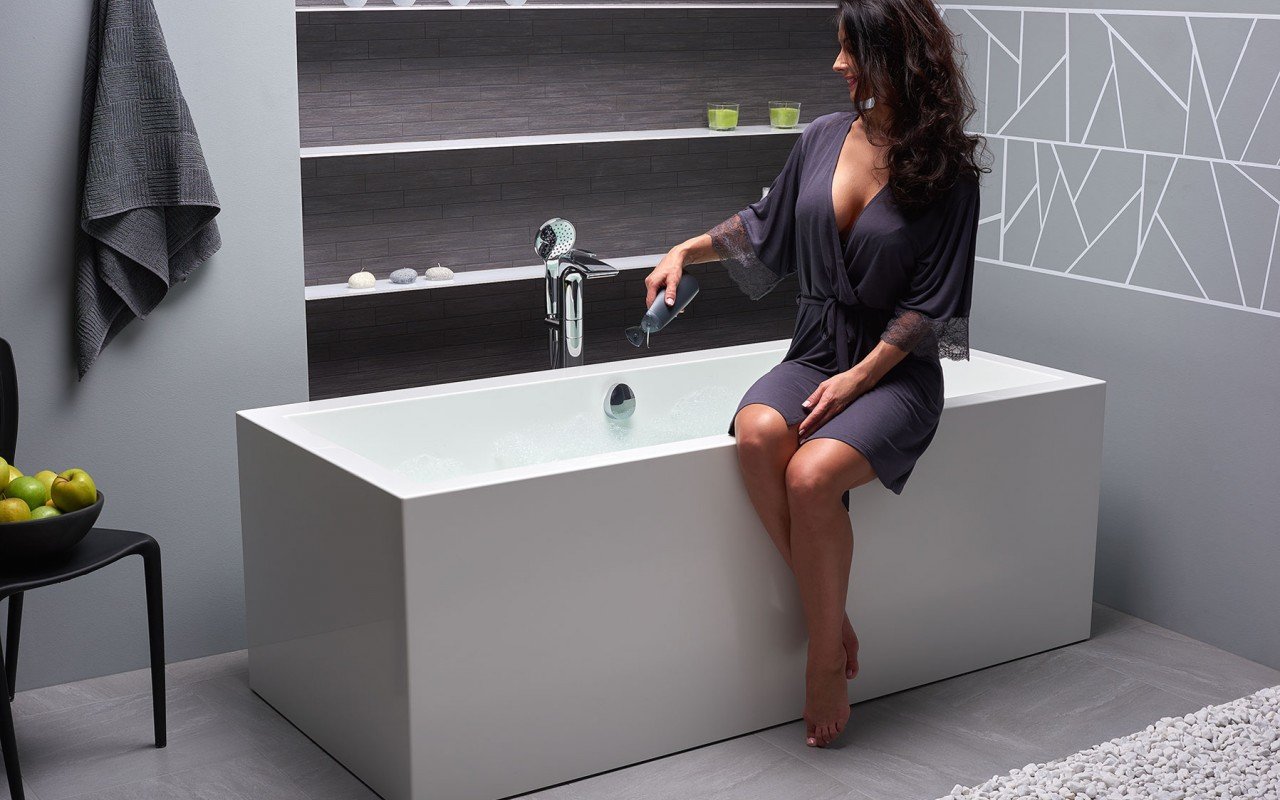 Continental Wht Freestanding Solid Surface Bathtub by Aquatica web (1)