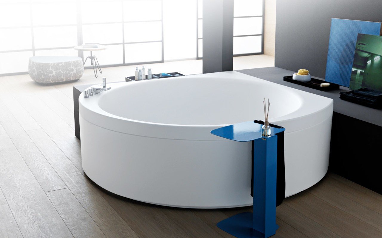 Suri wht corner velvetty acrylic bathtub 03 (web)