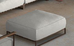 Casilda living corner garden pouf mokka and white beige cushions (web)