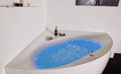 Aquatica Olivia Wht Relax Air Massage Bathtub web DSC2675