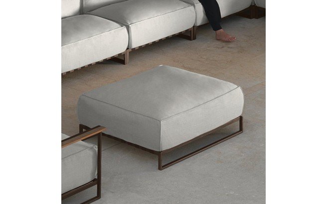 Casilda living corner garden pouf mokka and white beige cushions (web)