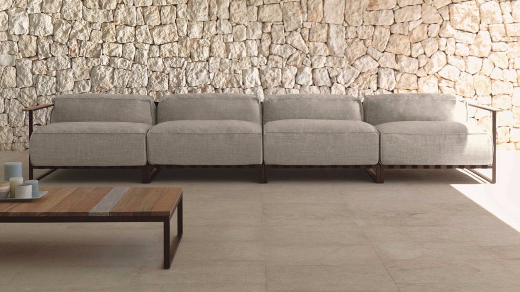 Casilda living corner garden sofa and table (4 1) (web)