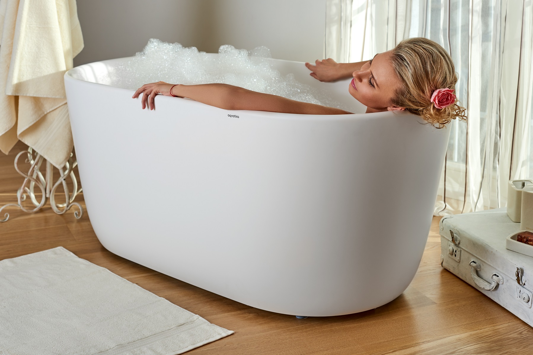 Lullaby Wht Freestanding Solid Surface Bathtub web (8)